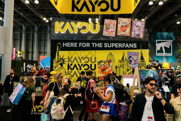 起Z世代社交货币点亮文化新消费开元棋牌app千亿卡牌赛道崛(图3)