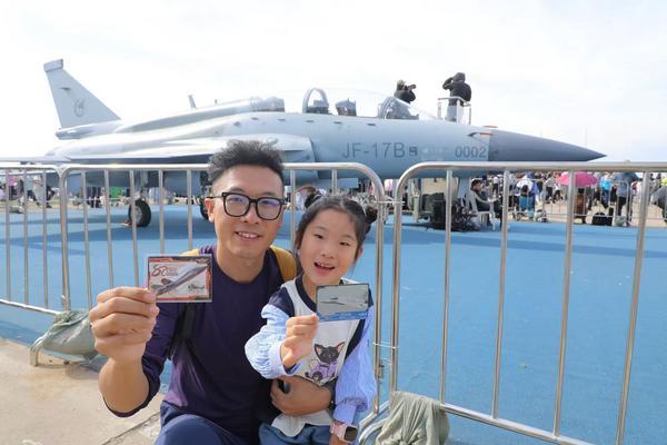 起Z世代社交货币点亮文化新消费开元棋牌app千亿卡牌赛道崛(图2)